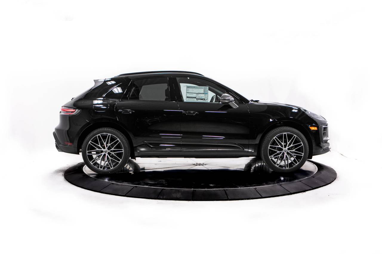 Thumbnail: 2026 Porsche Macan - 8