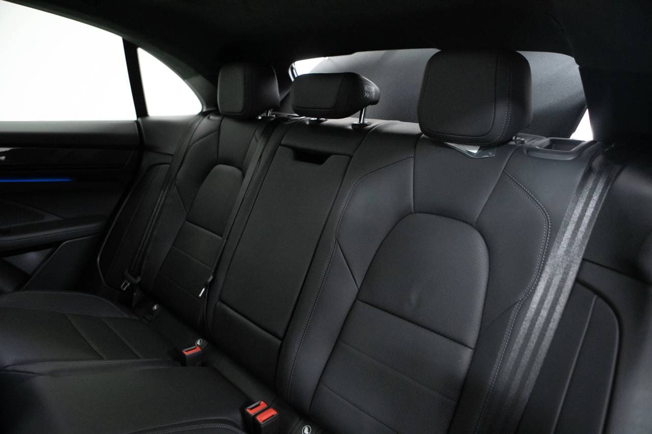 Thumbnail: 2025 Porsche Macan - 36