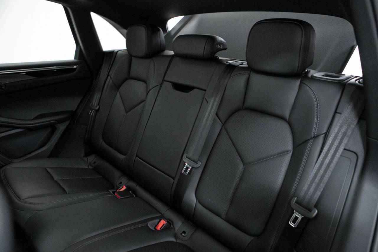 Thumbnail: 2026 Porsche Macan - 36