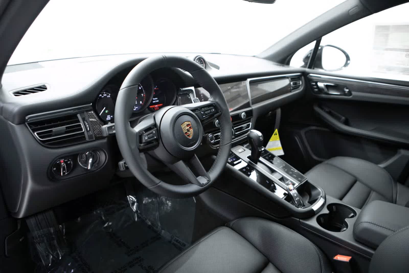 Thumbnail: 2026 Porsche Macan - 4