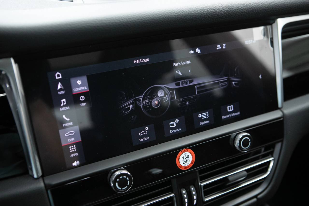 Thumbnail: 2026 Porsche Macan - 21