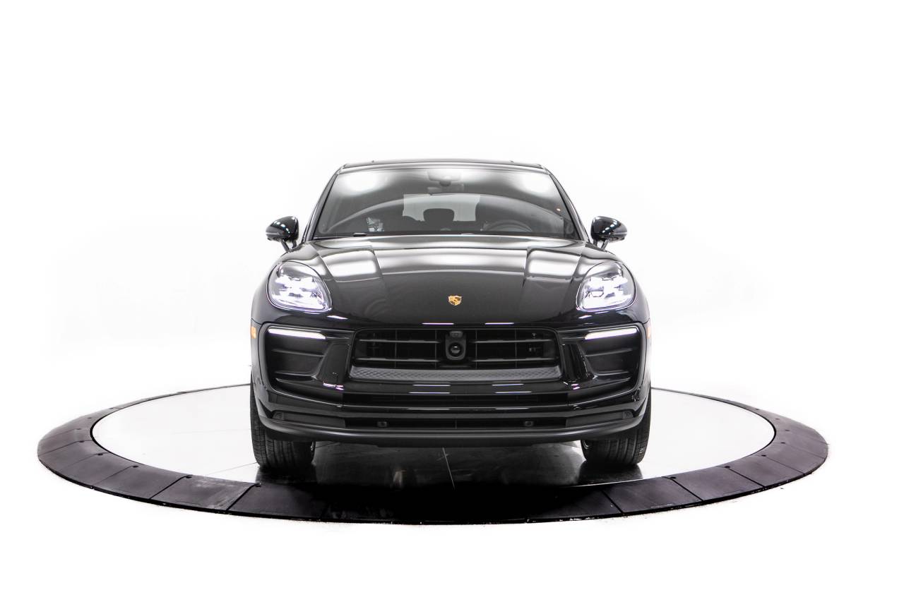 Thumbnail: 2026 Porsche Macan - 10