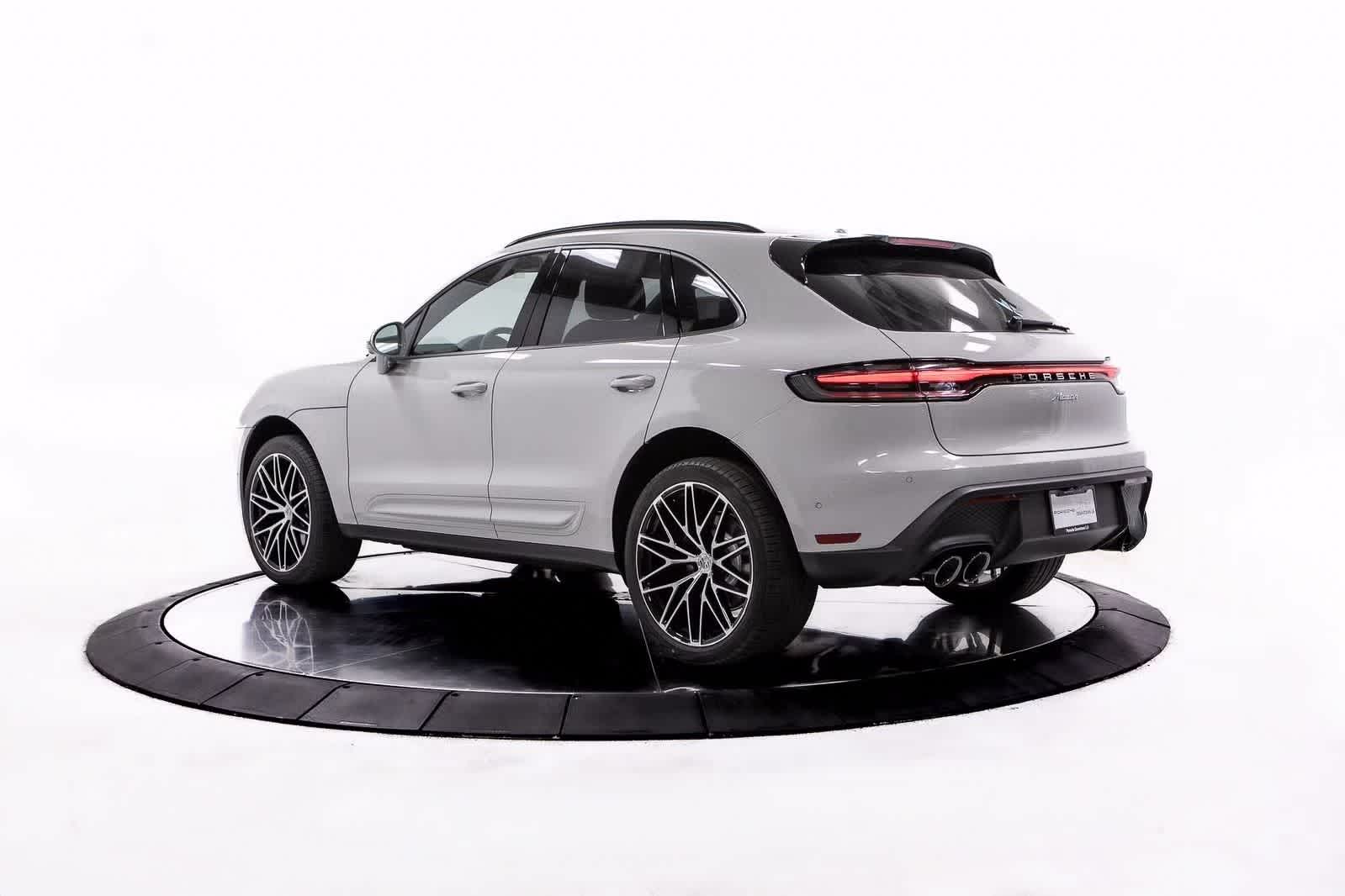Thumbnail: 2026 Porsche Macan - 3