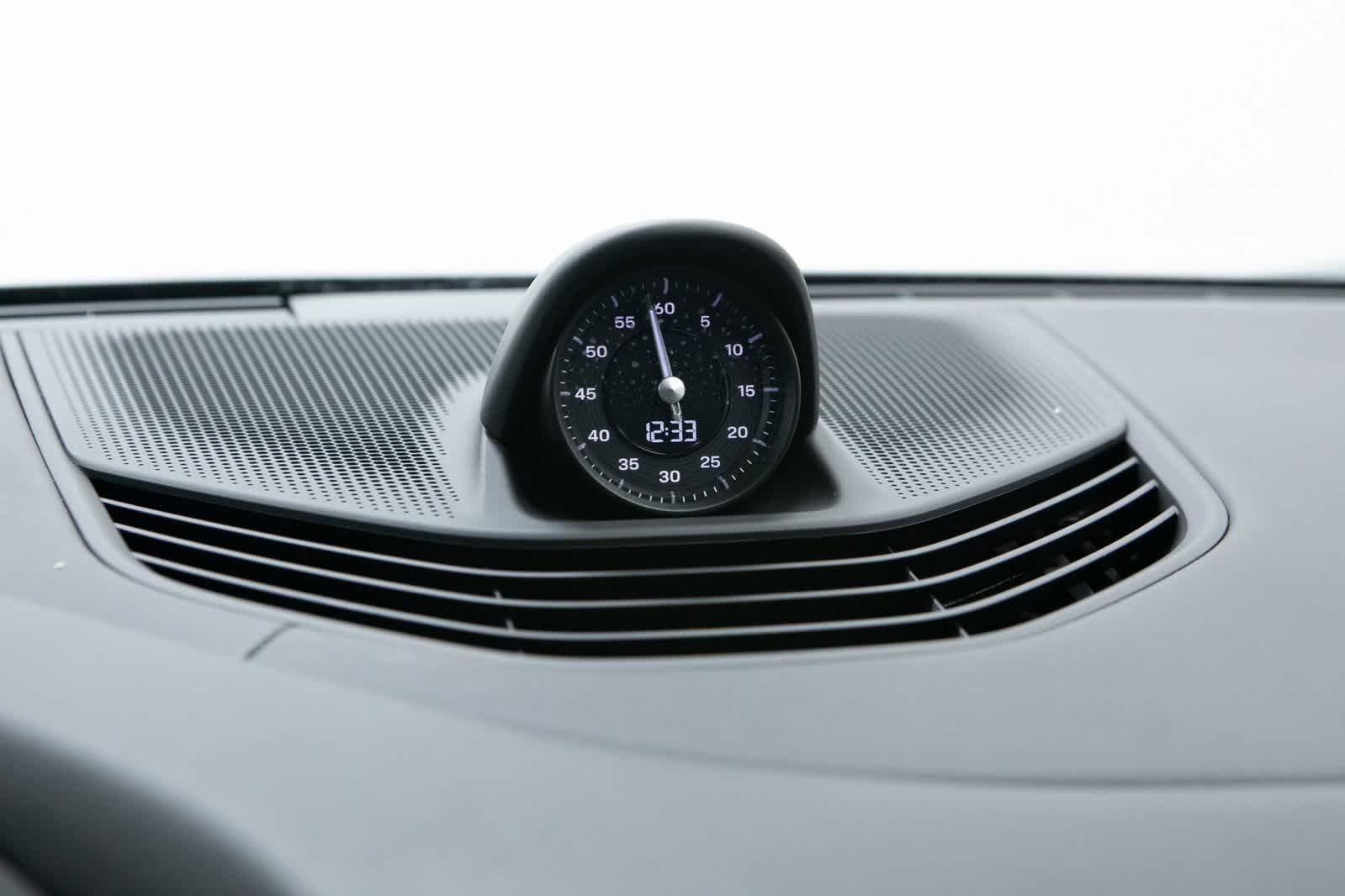 Thumbnail: 2022 Porsche Taycan - 25