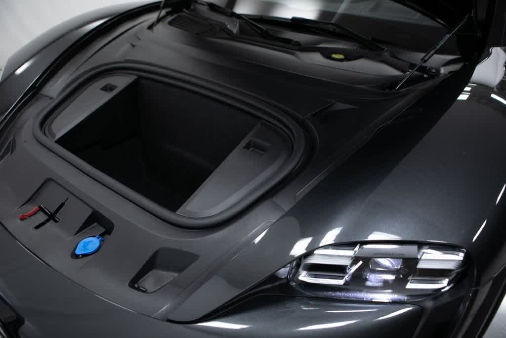 Thumbnail: 2022 Porsche Taycan - 17