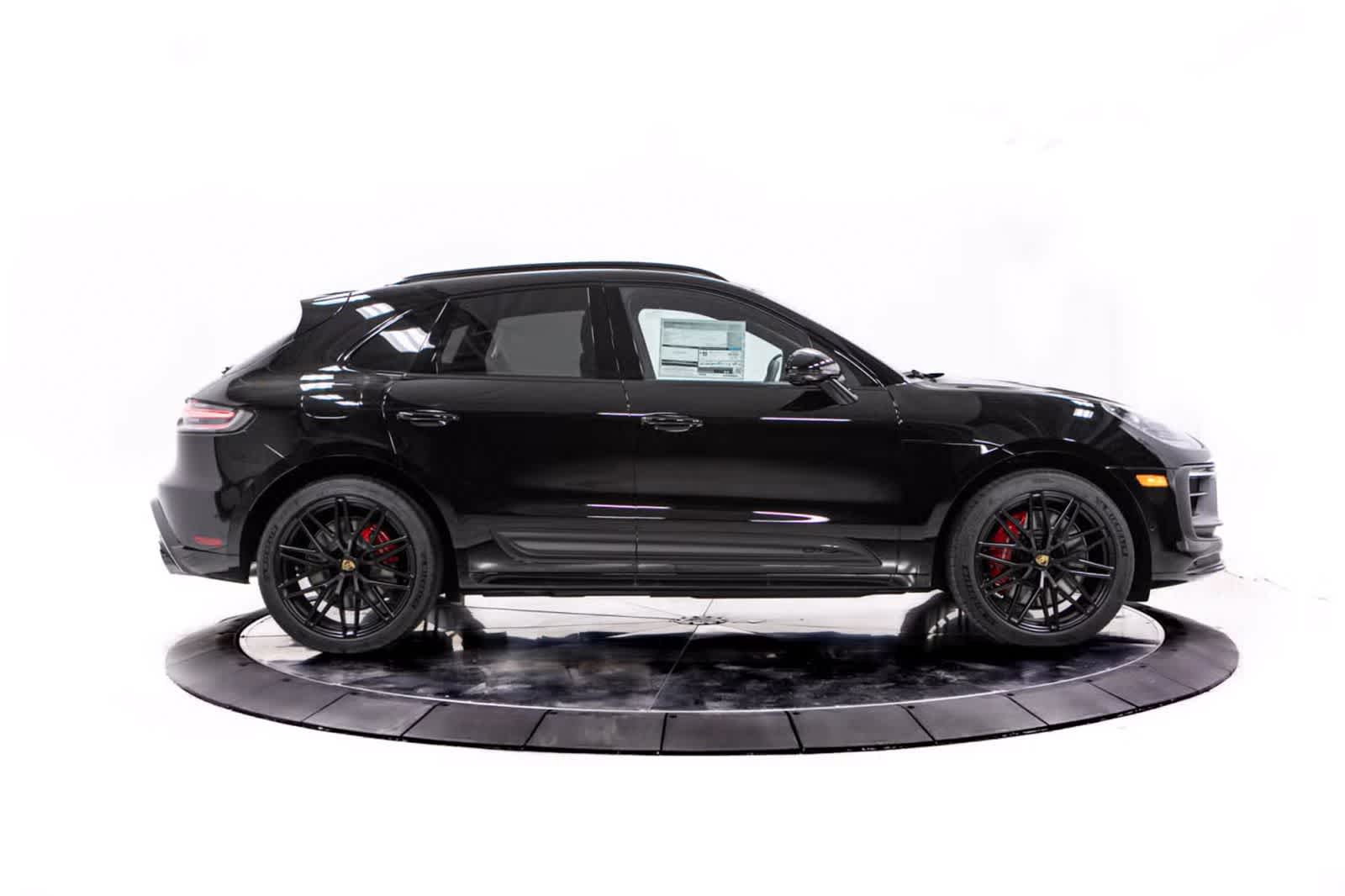 Thumbnail: 2026 Porsche Macan - 8