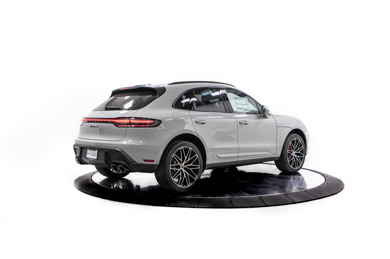 Thumbnail: 2026 Porsche Macan - 7