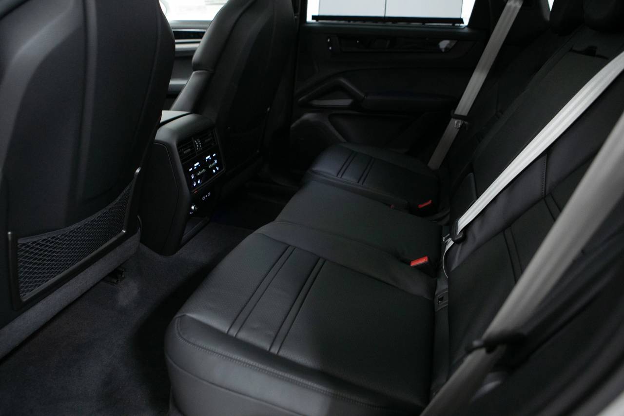 Thumbnail: 2026 Porsche Cayenne - 36