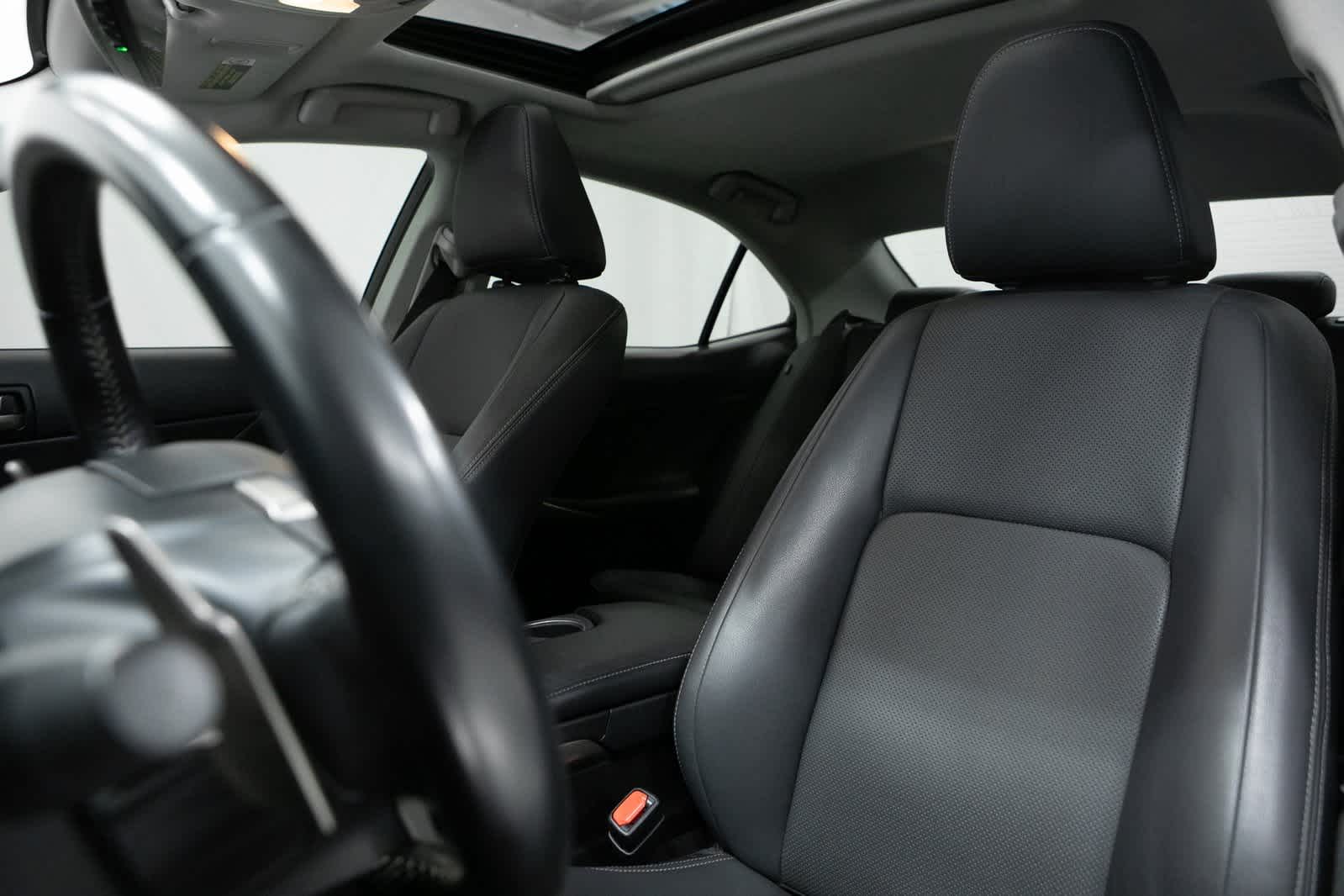 Thumbnail: 2019 Lexus IS - 5