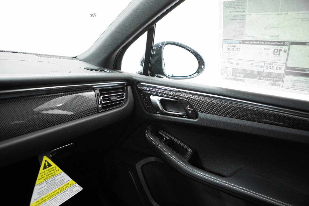 Thumbnail: 2026 Porsche Macan - 31