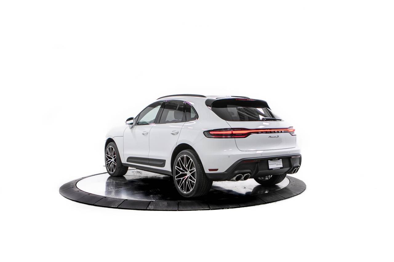 Thumbnail: 2026 Porsche Macan - 3