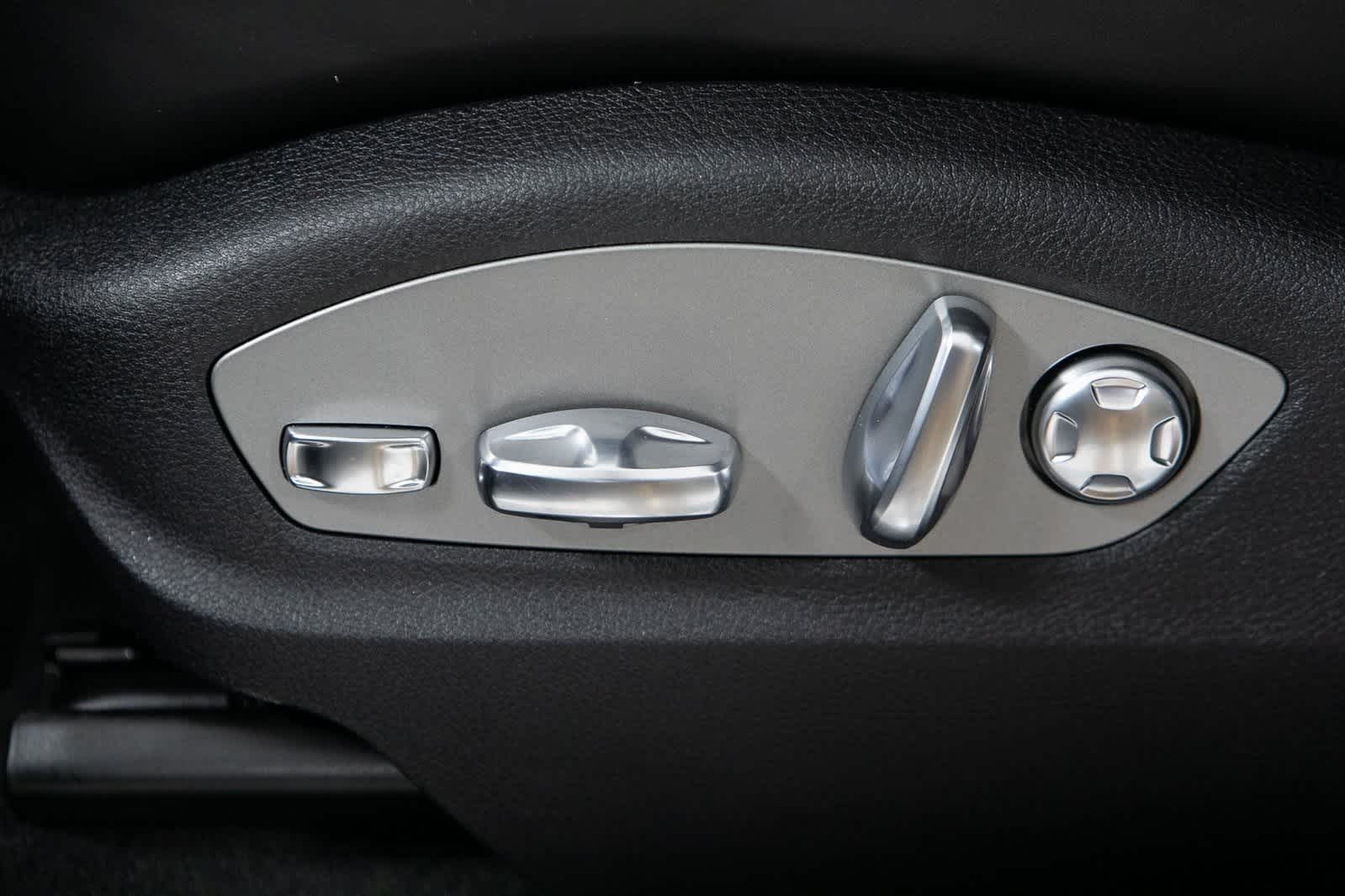 Thumbnail: 2025 Porsche Macan - 17