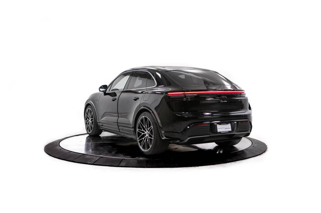 Thumbnail: 2026 Porsche Macan - 3