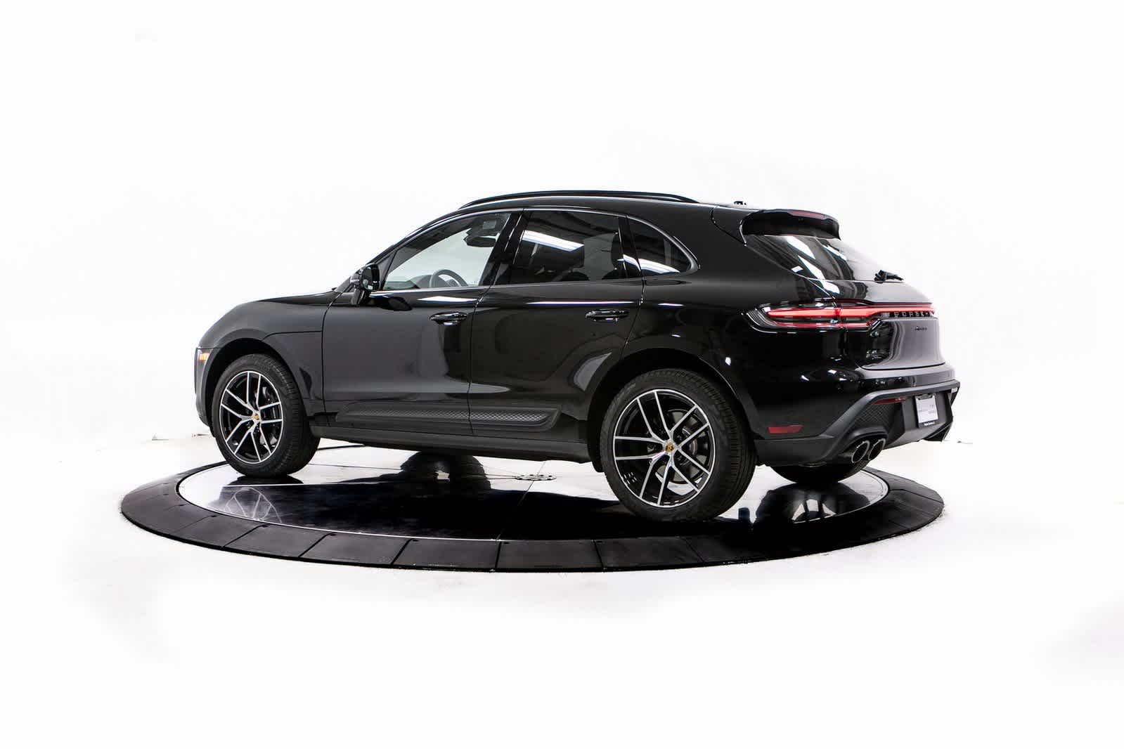 2025 Porsche Macan Base photo 3