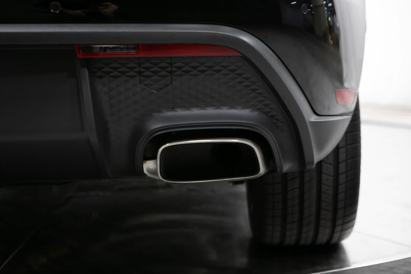 Thumbnail: 2026 Porsche Macan - 20