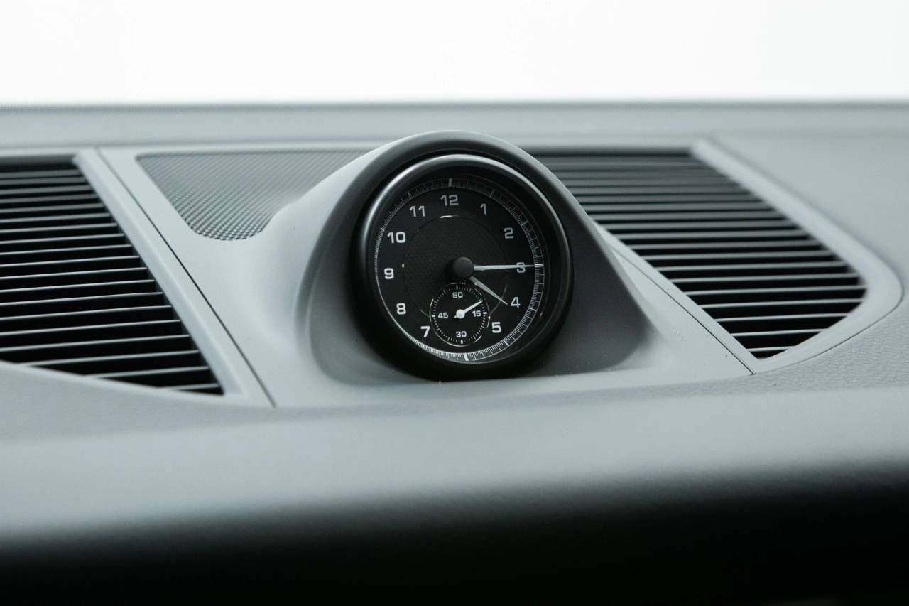 Thumbnail: 2026 Porsche Macan - 30