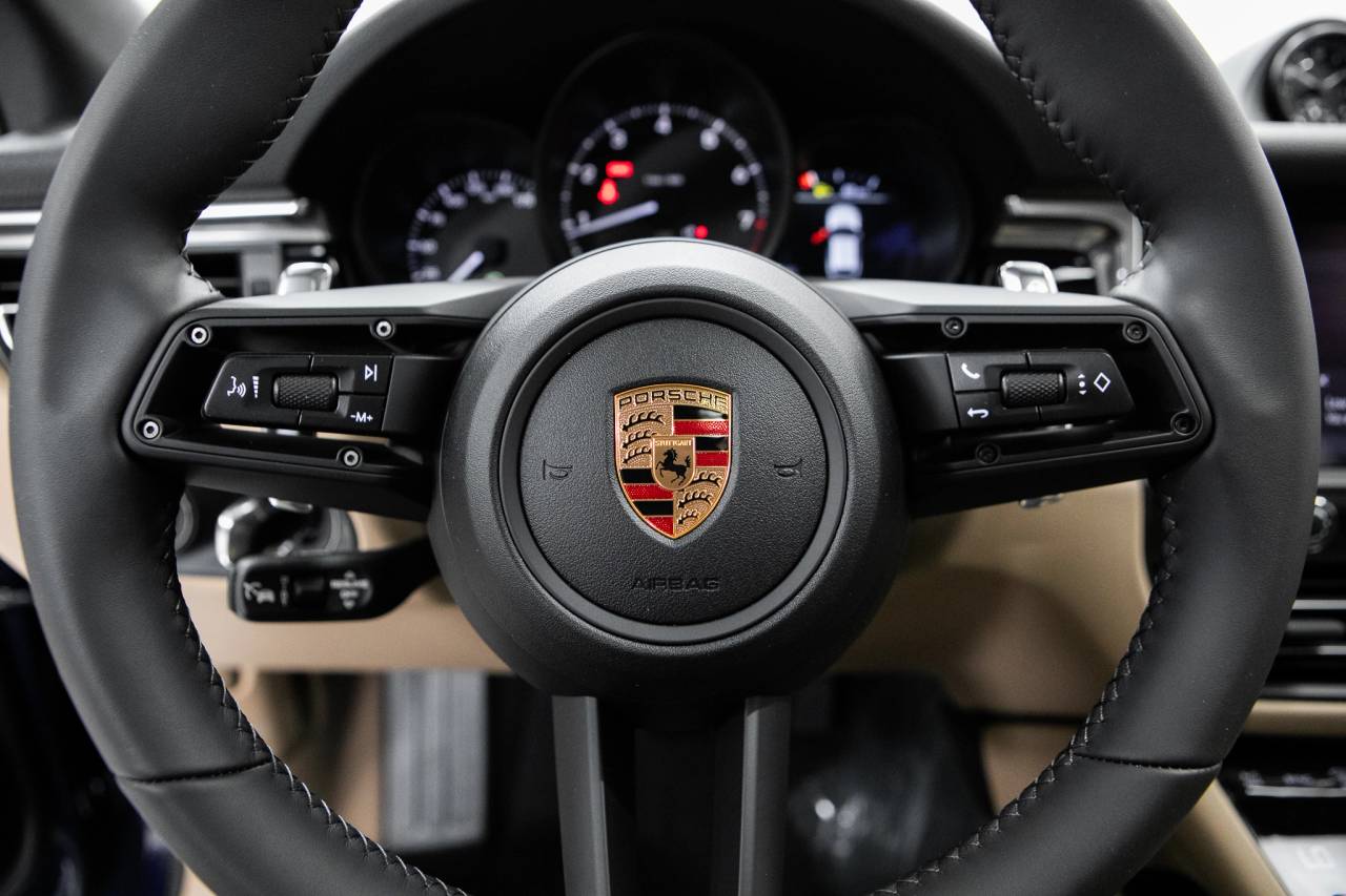Thumbnail: 2026 Porsche Macan - 20