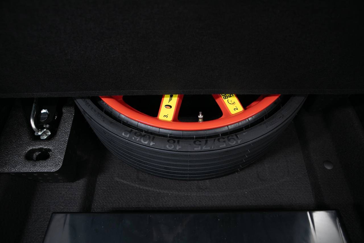 Thumbnail: 2026 Porsche Macan - 39