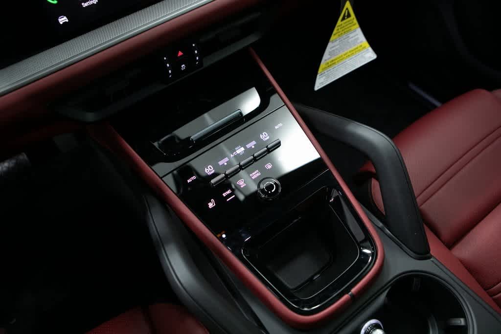 Thumbnail: 2025 Porsche Cayenne - 15
