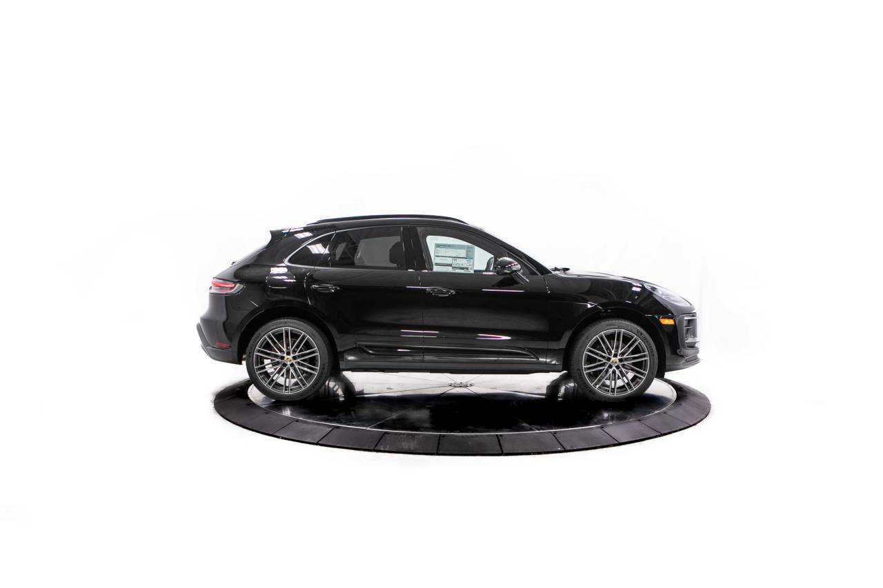 Thumbnail: 2026 Porsche Macan - 8