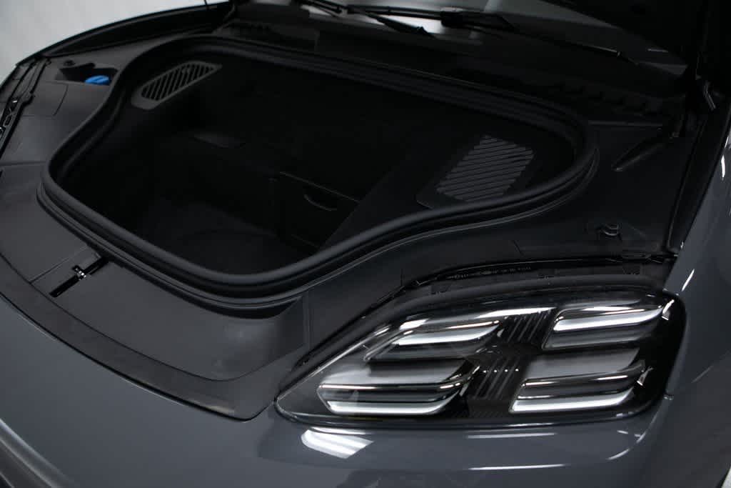 Thumbnail: 2025 Porsche Macan - 17