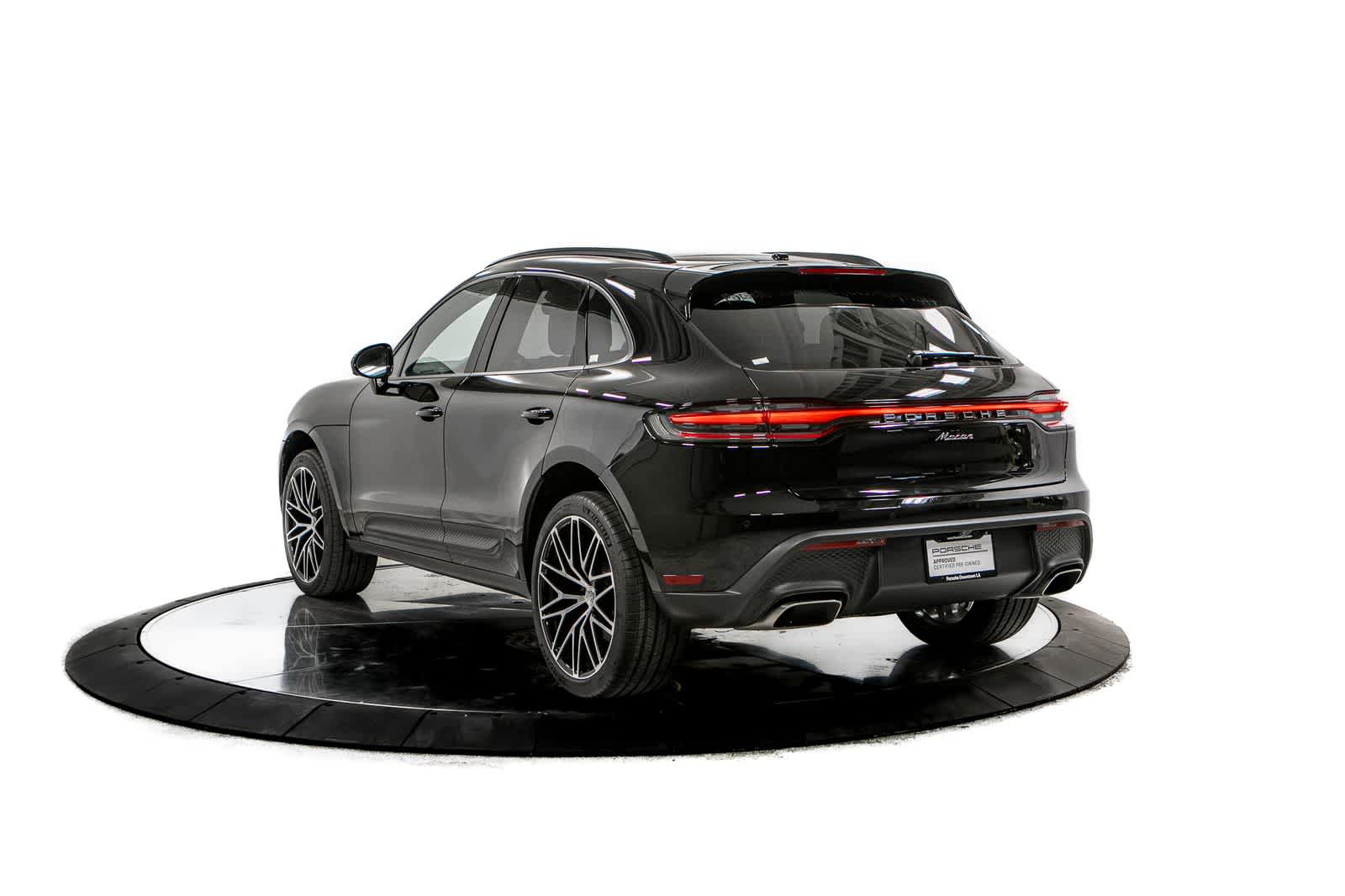 Thumbnail: 2026 Porsche Macan - 3