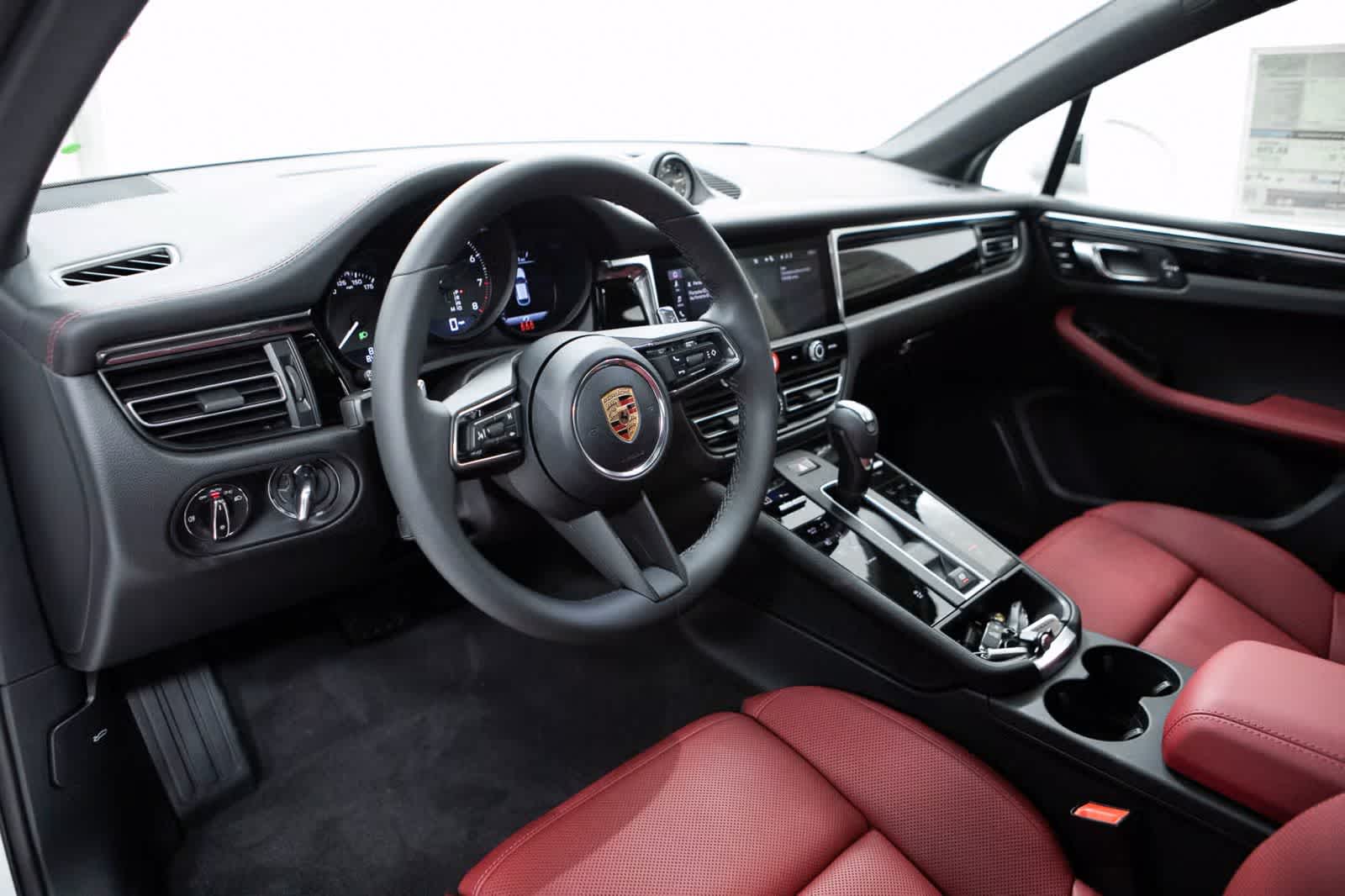 Thumbnail: 2026 Porsche Macan - 4