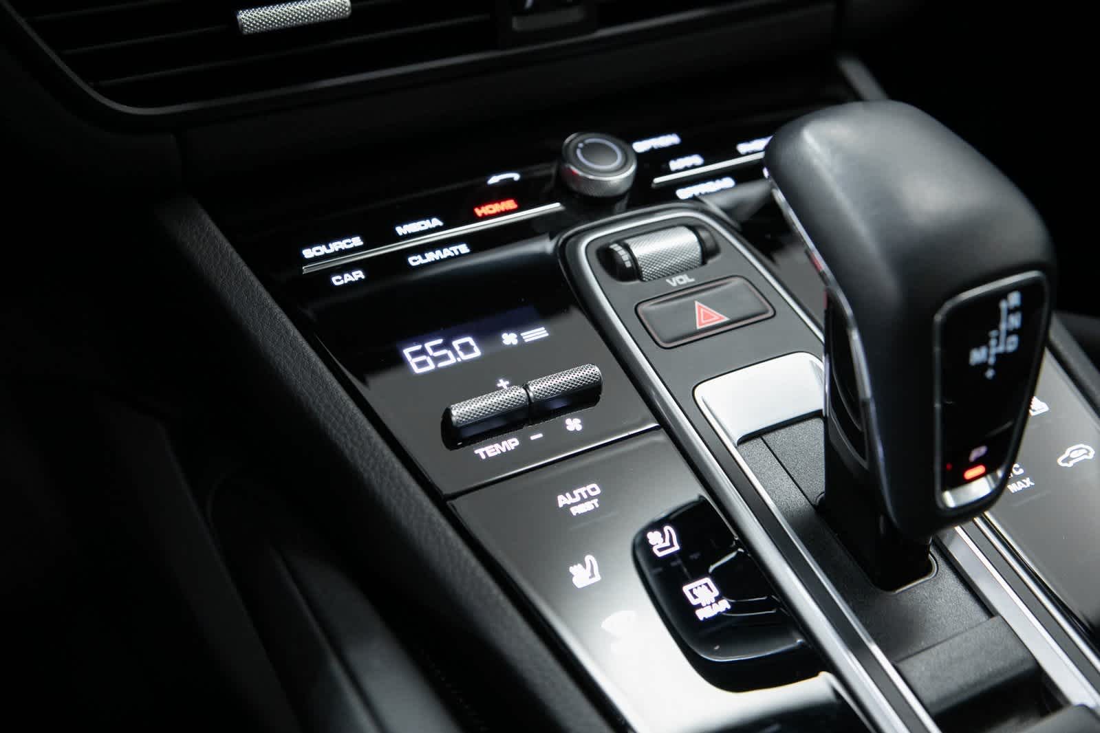 Thumbnail: 2022 Porsche Cayenne - 22