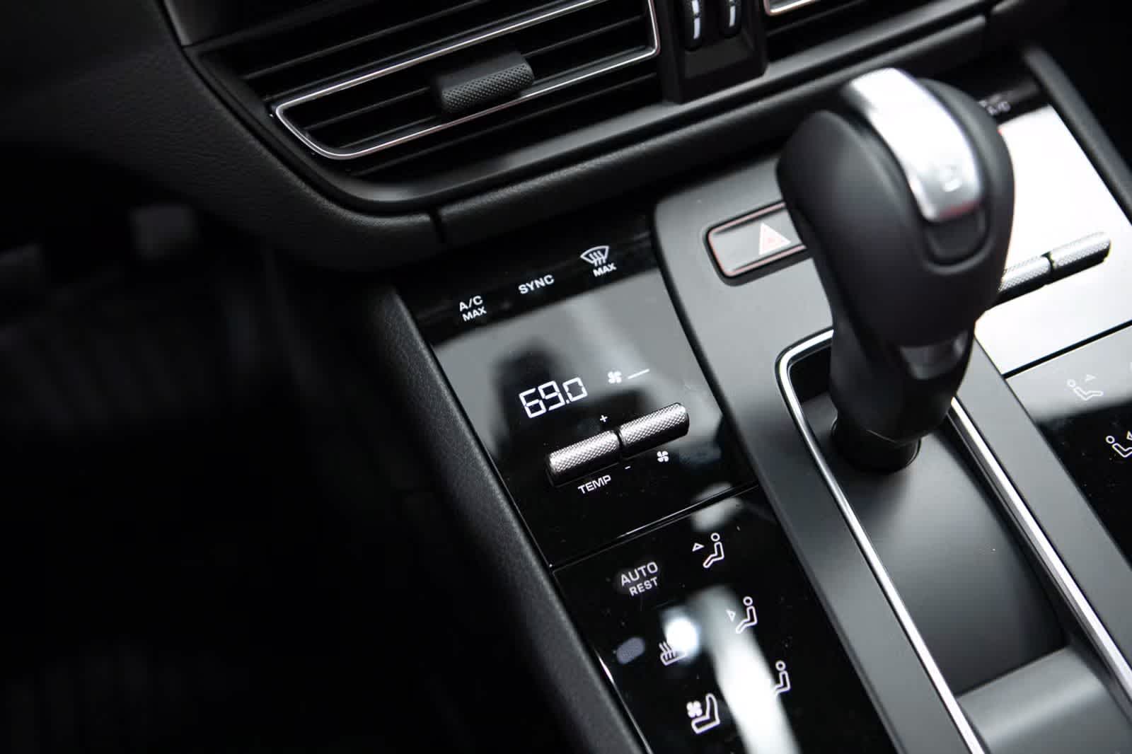 Thumbnail: 2026 Porsche Macan - 27