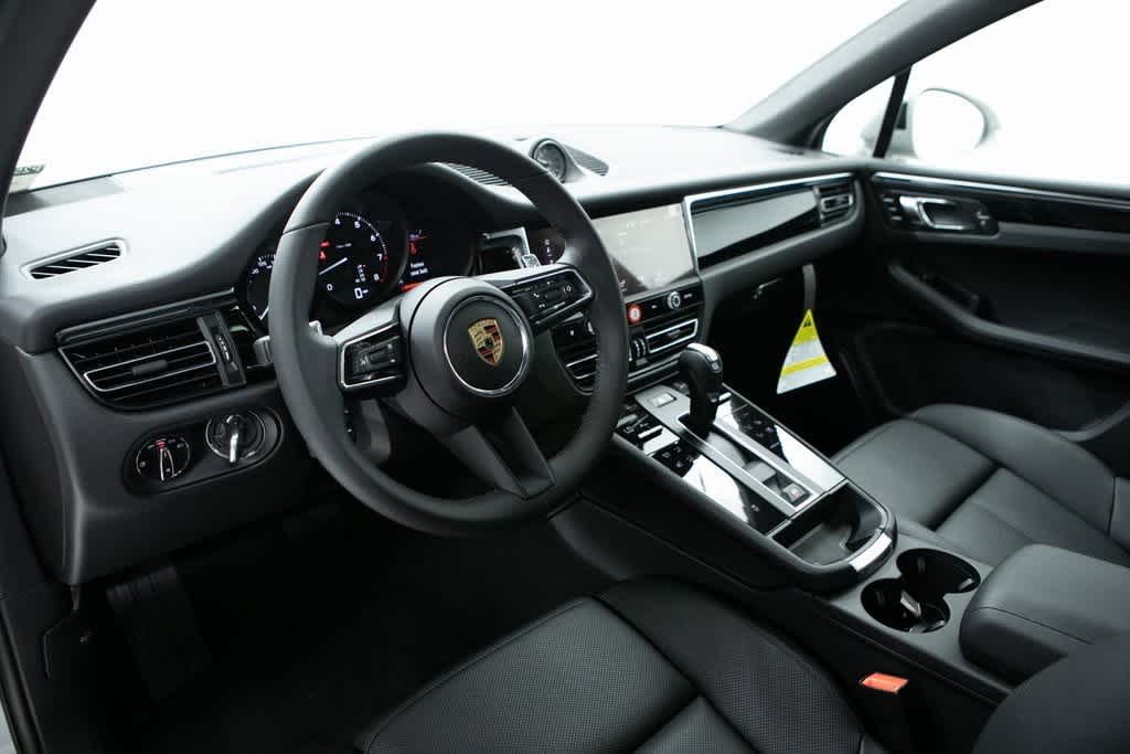 Thumbnail: 2025 Porsche Macan - 4
