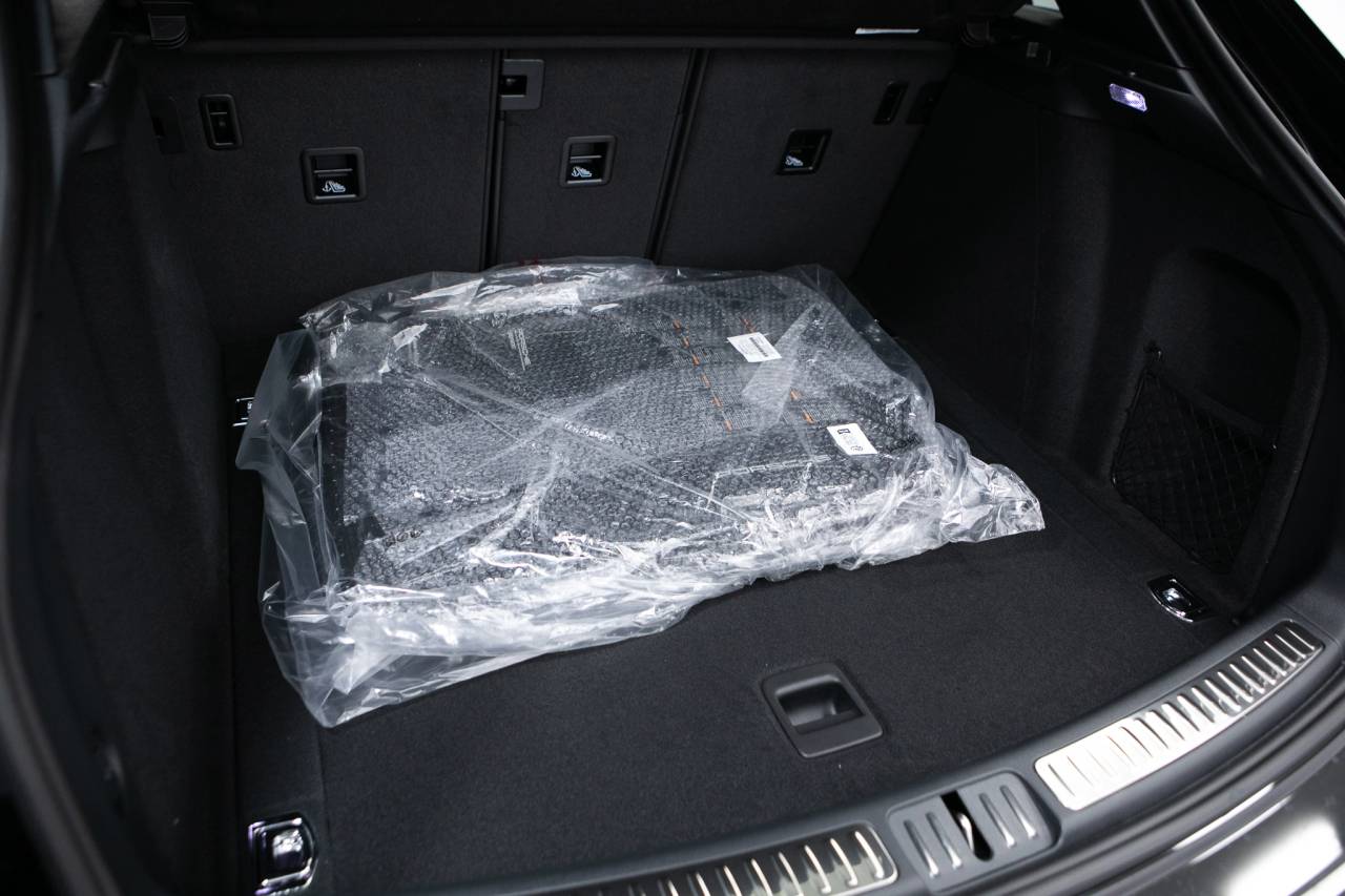 Thumbnail: 2026 Porsche Macan - 40