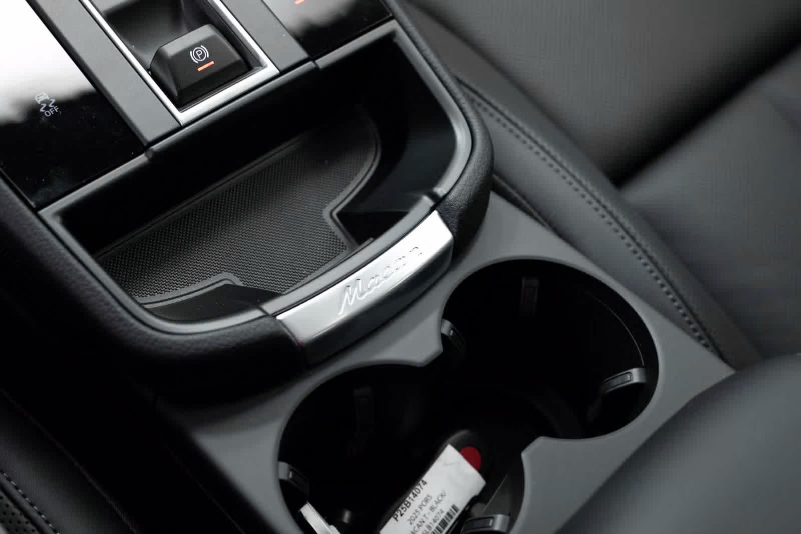 Thumbnail: 2025 Porsche Macan - 26