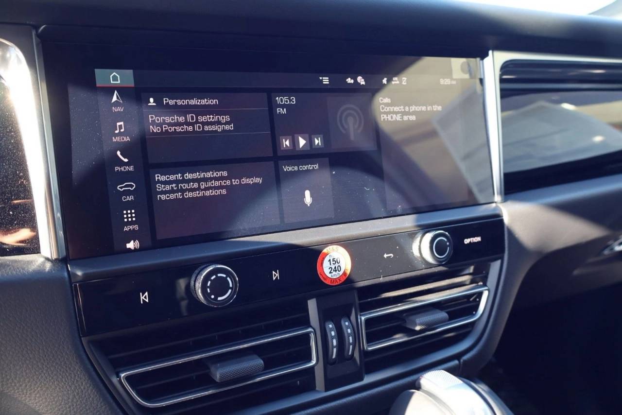 Thumbnail: 2026 Porsche Macan - 17