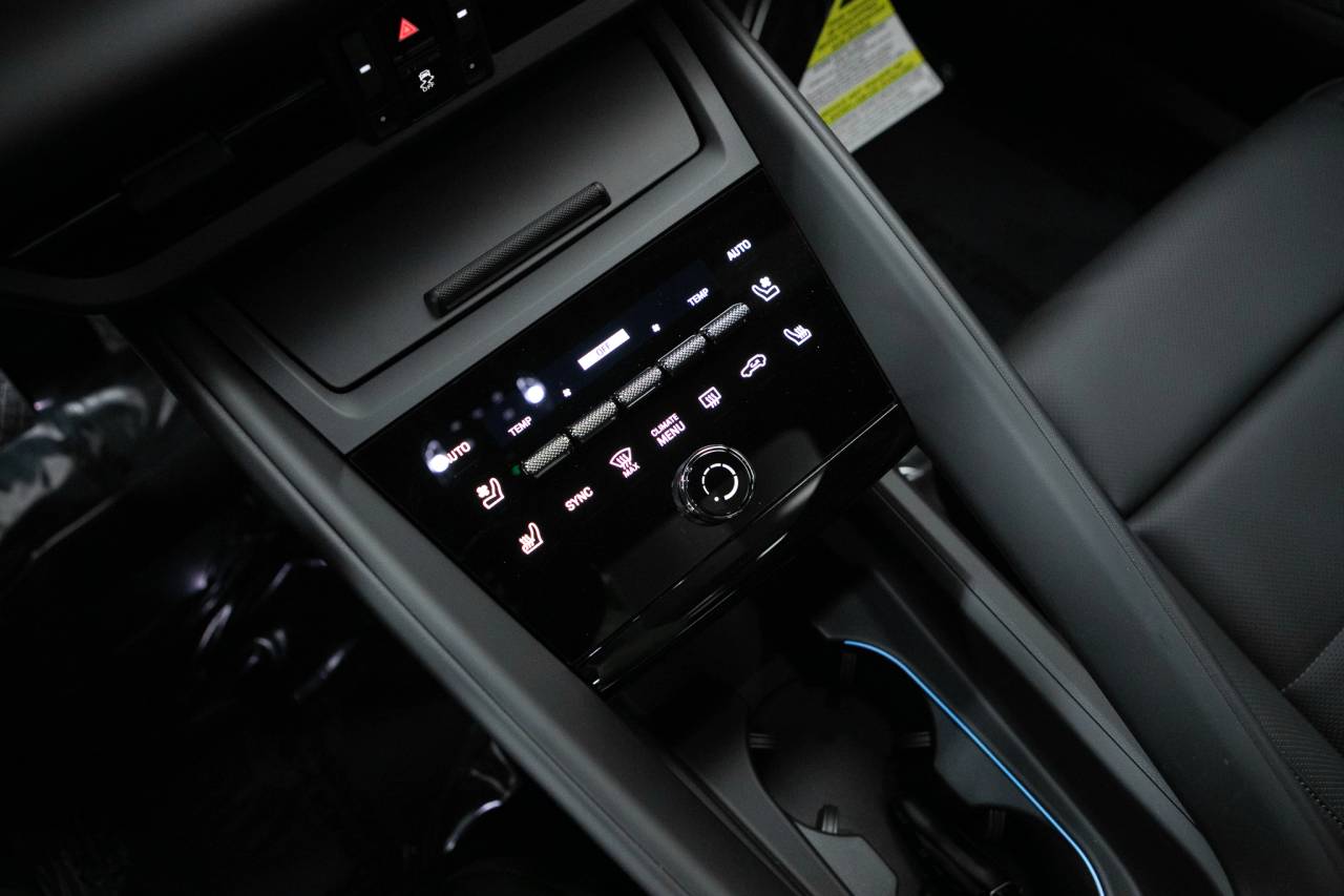 Thumbnail: 2026 Porsche Macan - 29