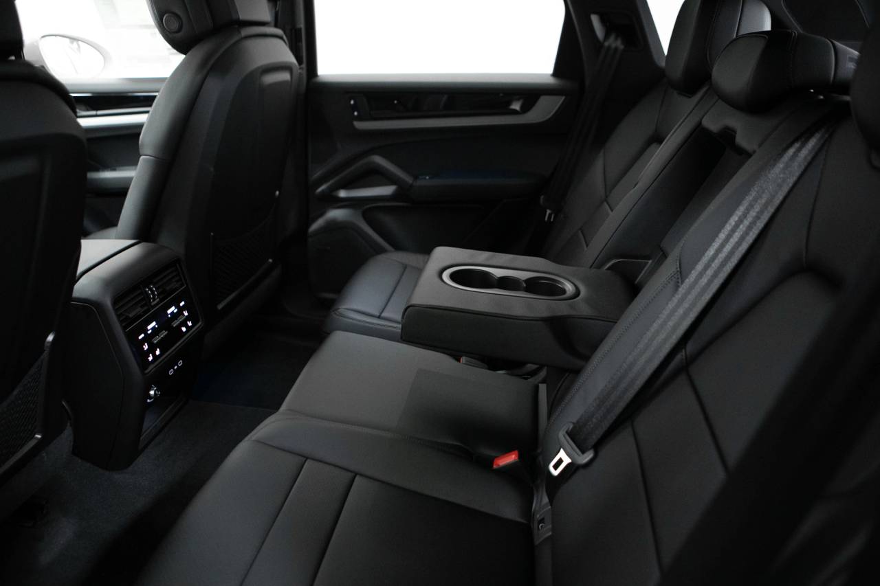 Thumbnail: 2026 Porsche Cayenne - 36