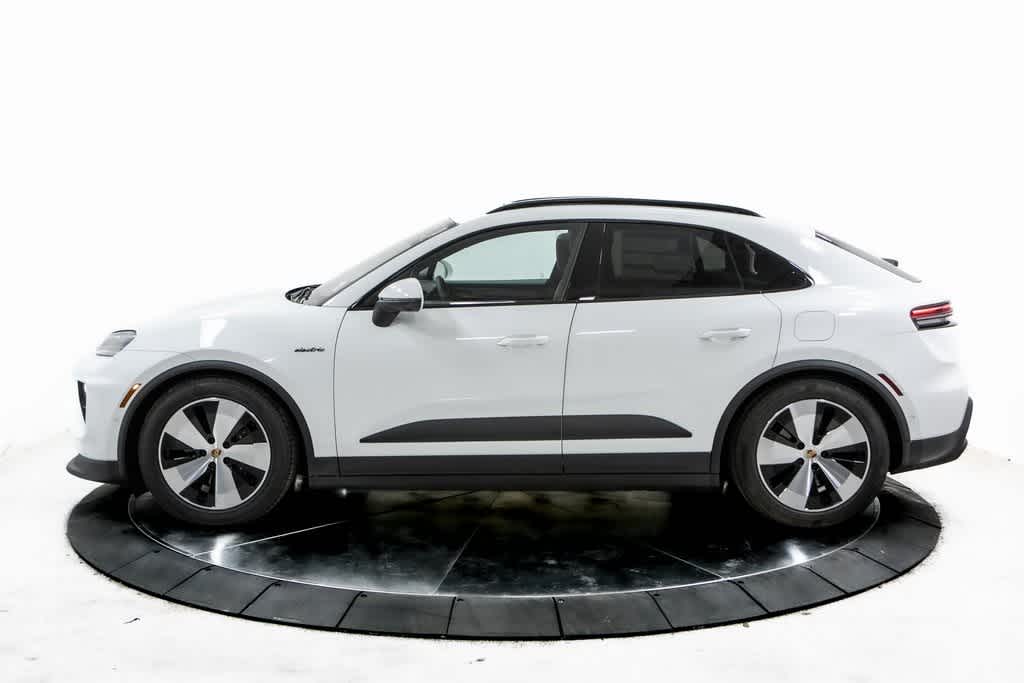 Thumbnail: 2025 Porsche Macan - 2