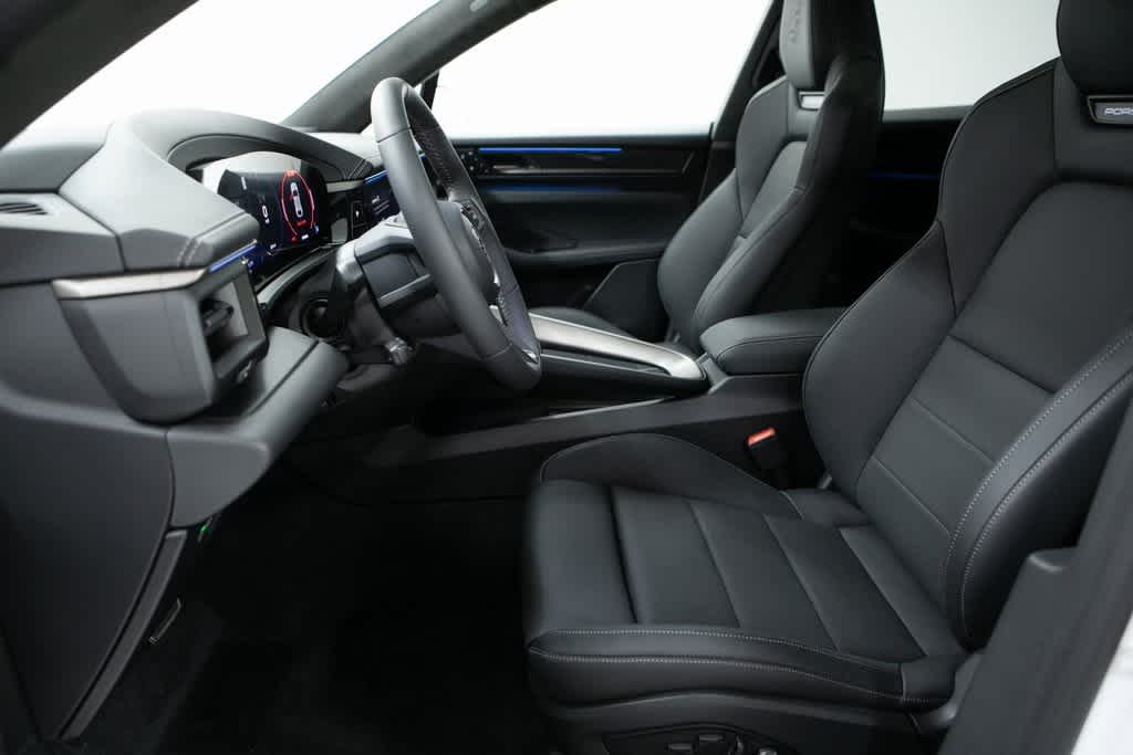 Thumbnail: 2025 Porsche Macan - 16