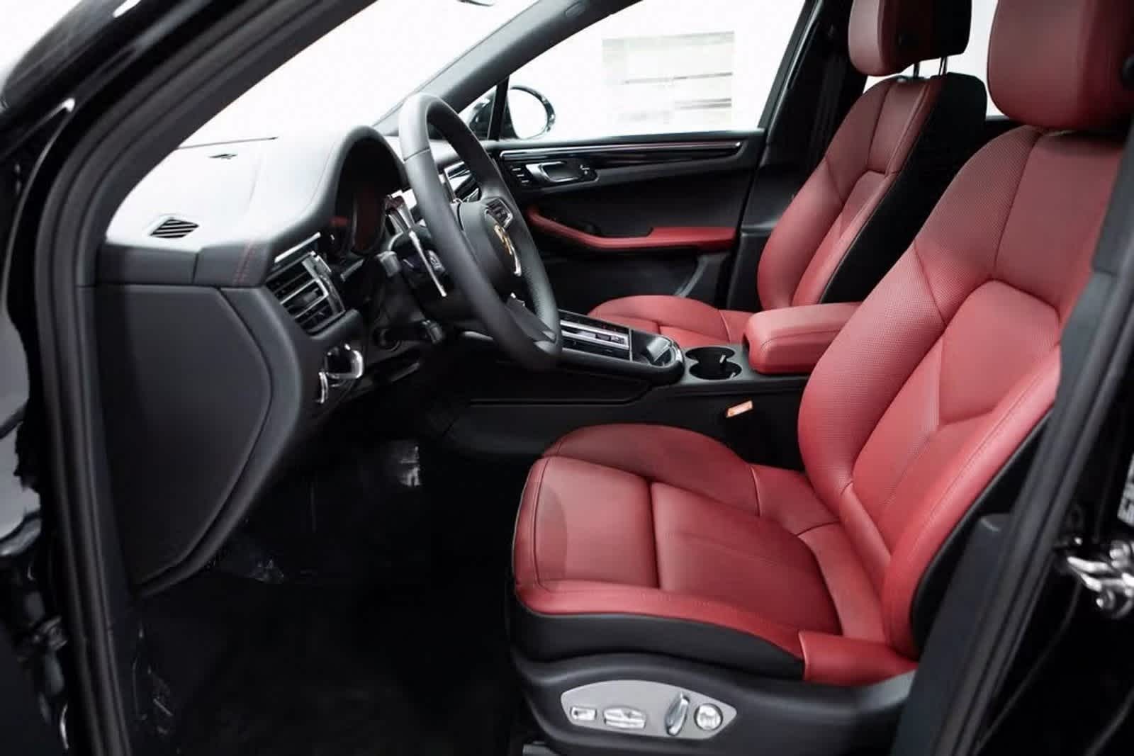 Thumbnail: 2025 Porsche Macan - 17