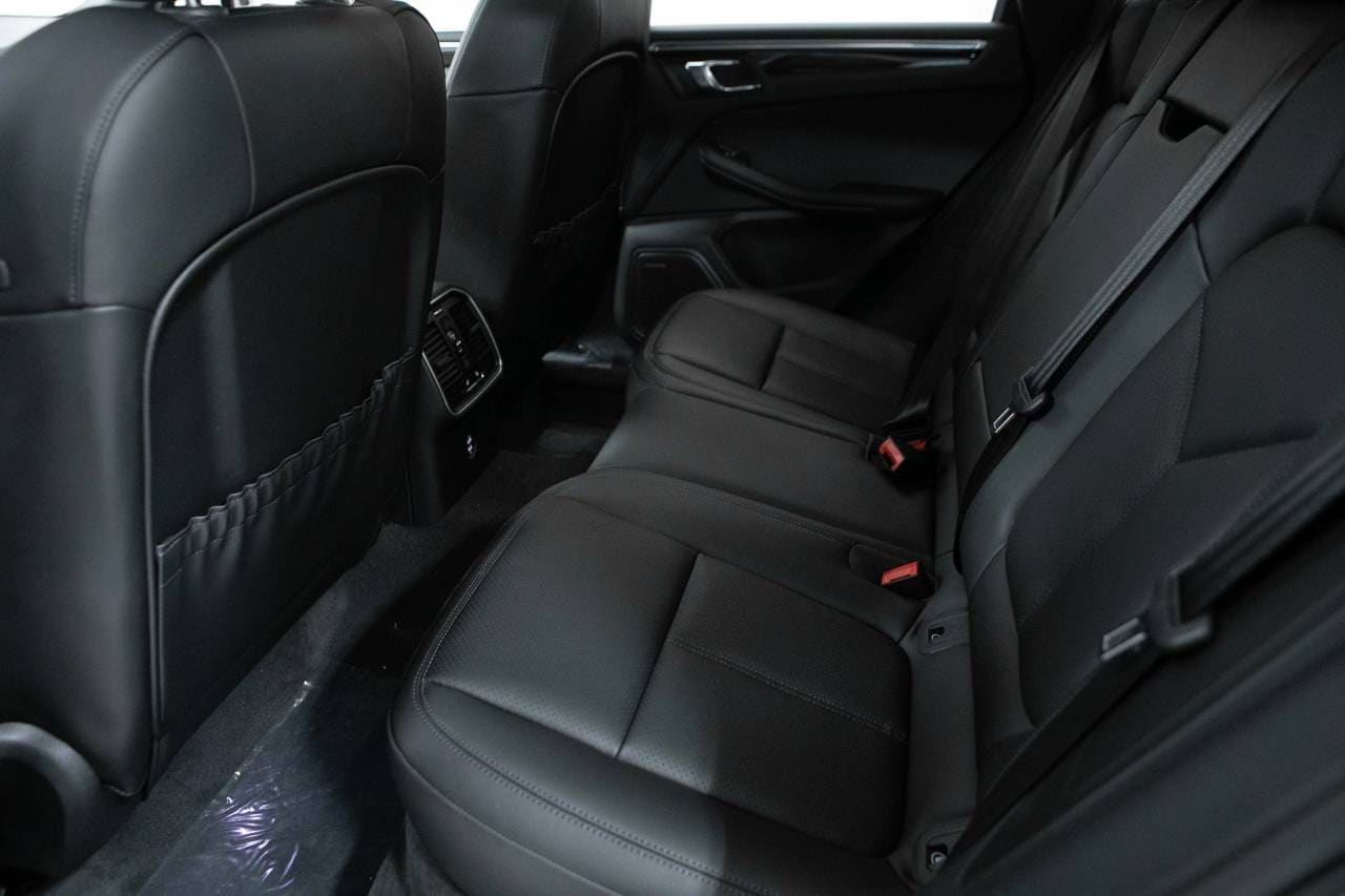 Thumbnail: 2026 Porsche Macan - 36