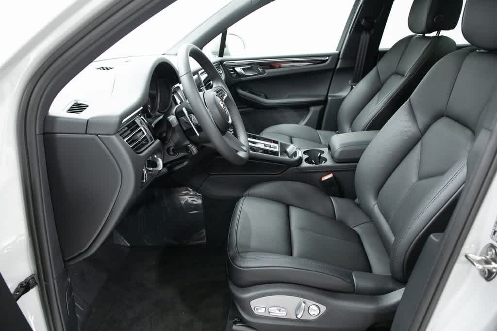 Thumbnail: 2025 Porsche Macan - 11
