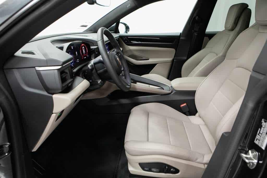 Thumbnail: 2025 Porsche Macan - 16