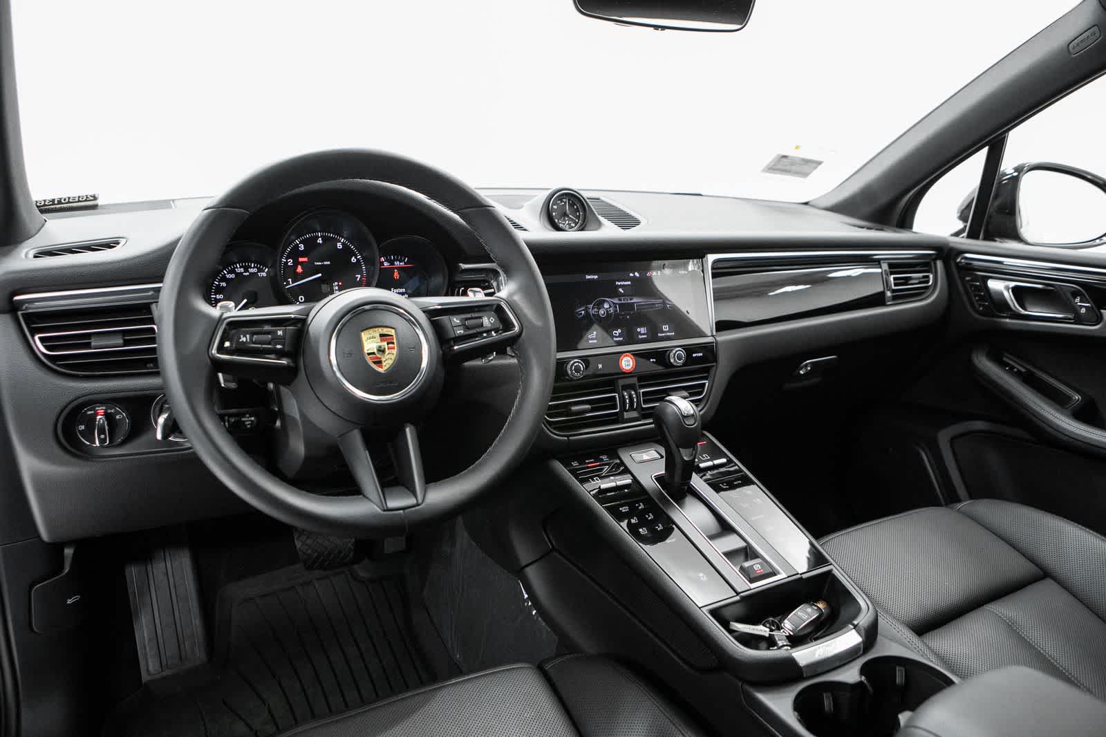 Thumbnail: 2026 Porsche Macan - 13