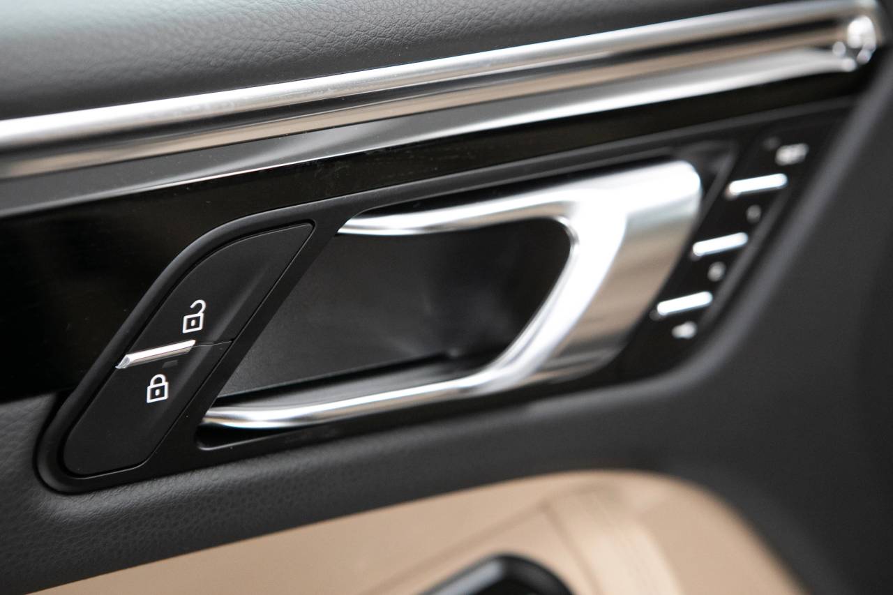 Thumbnail: 2026 Porsche Macan - 26