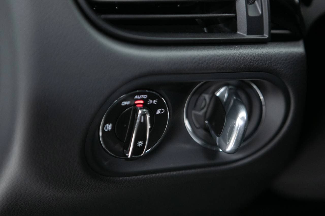 Thumbnail: 2026 Porsche Macan - 28