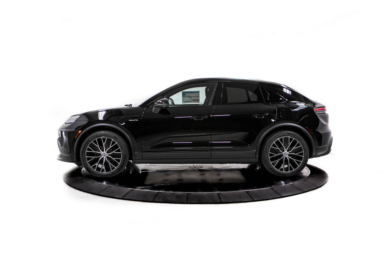 Thumbnail: 2026 Porsche Macan - 2