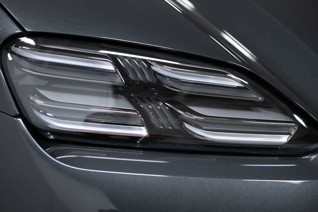 Thumbnail: 2025 Porsche Macan - 33