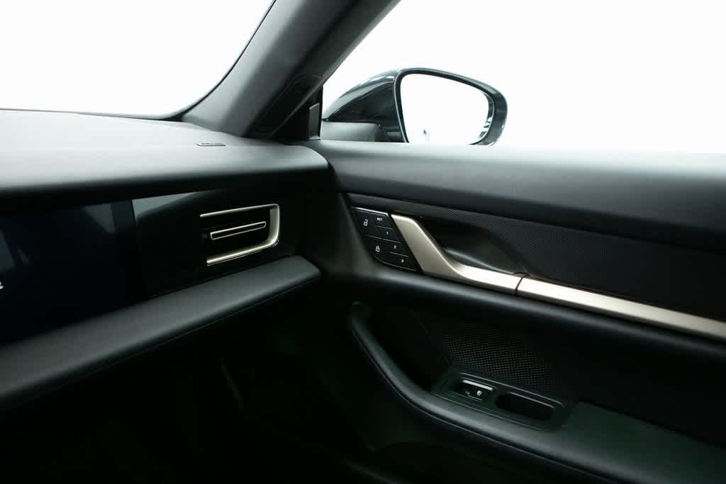 Thumbnail: 2022 Porsche Taycan - 24