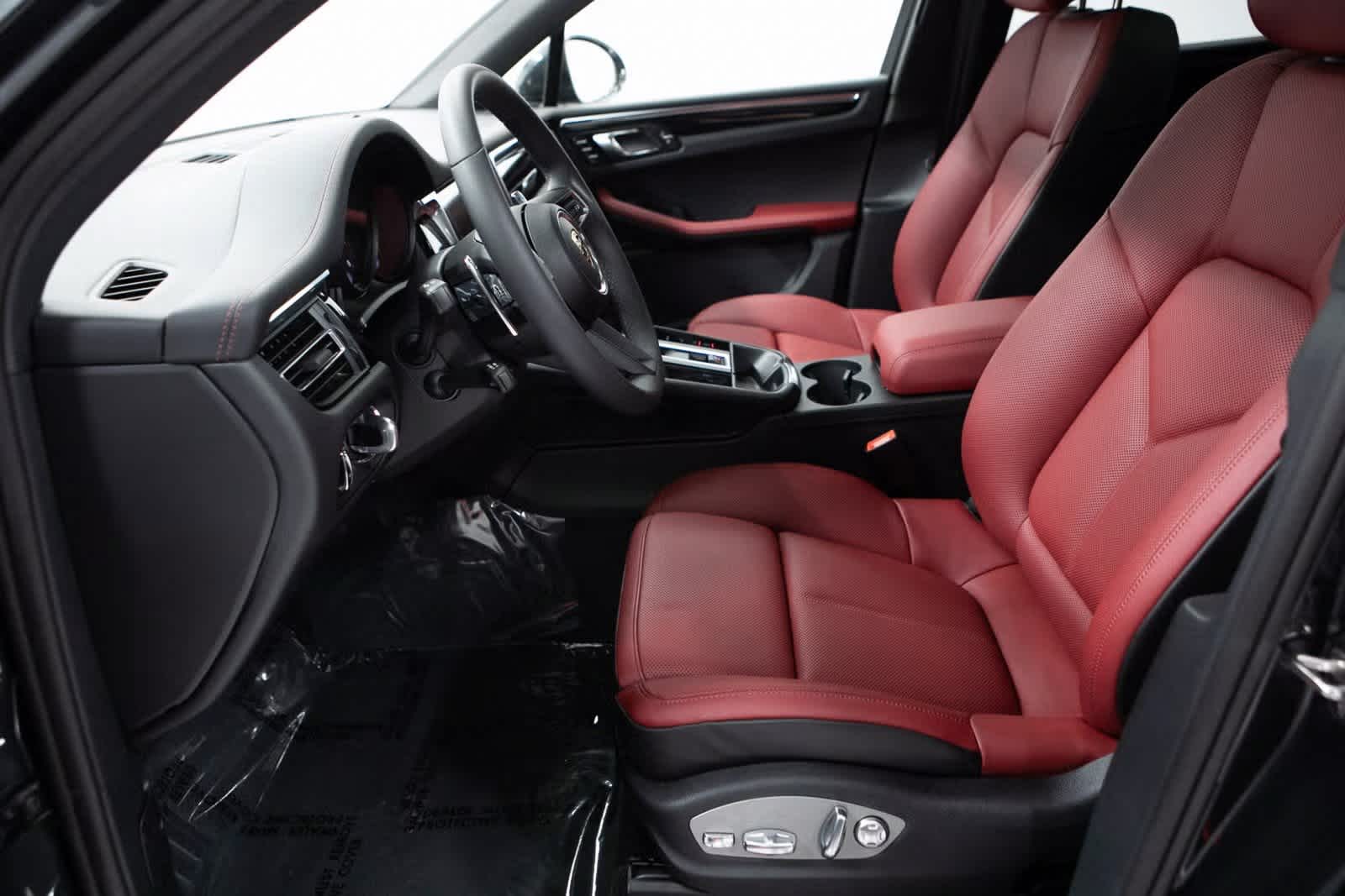 Thumbnail: 2025 Porsche Macan - 17