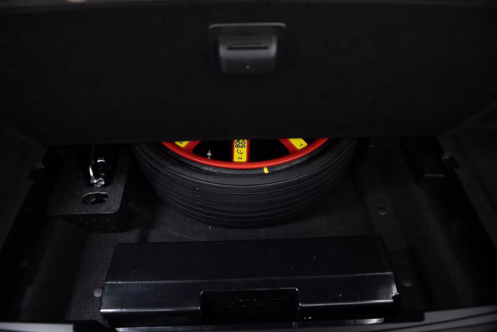 Thumbnail: 2025 Porsche Macan - 31