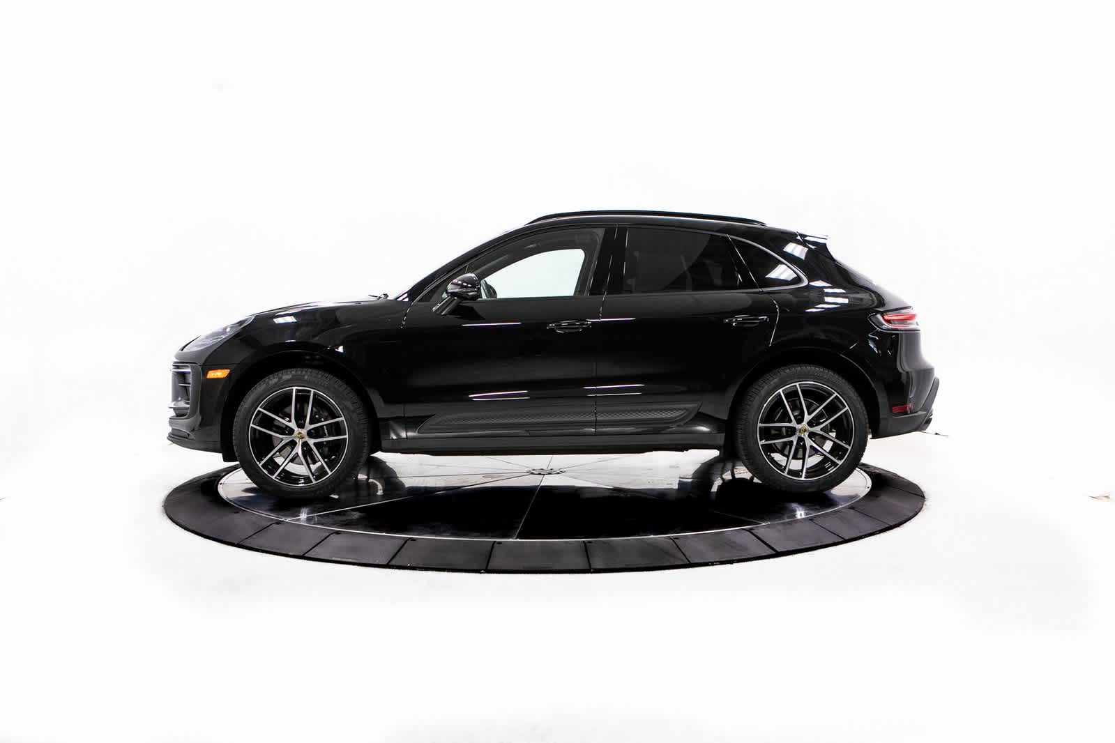 Thumbnail: 2025 Porsche Macan - 2